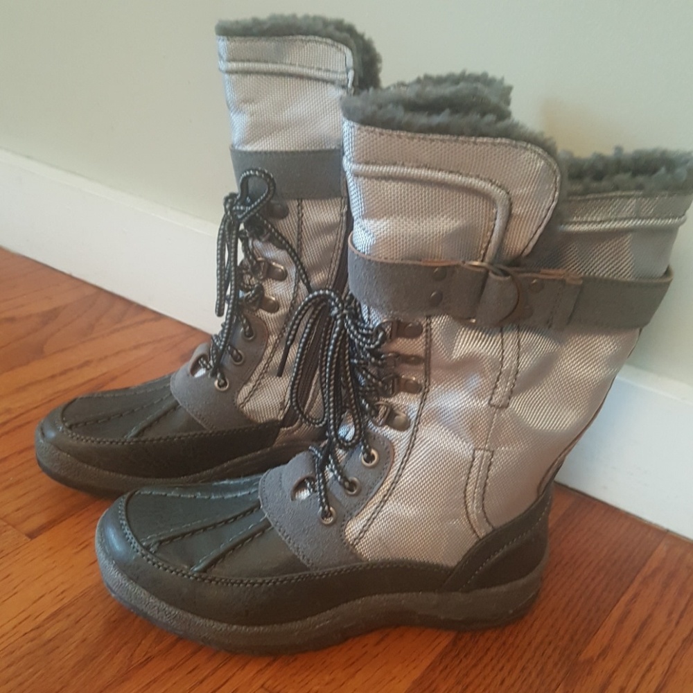 Snow boots